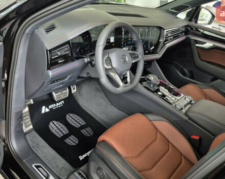 купить новое авто Фольксваген Туарег 2025 года от официального дилера Автодім Атлант на Вацлава Гавела Фольксваген фото