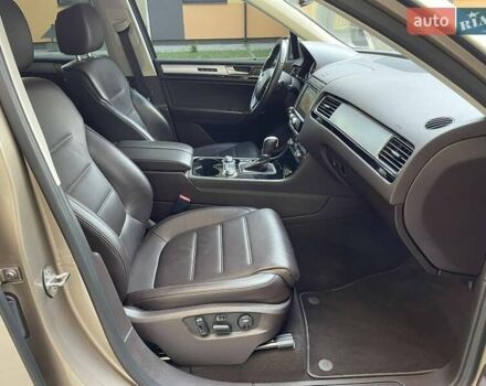 Желтый Фольксваген Туарег, объемом двигателя 3 л и пробегом 239 тыс. км за 32000 $, фото 12 на Automoto.ua