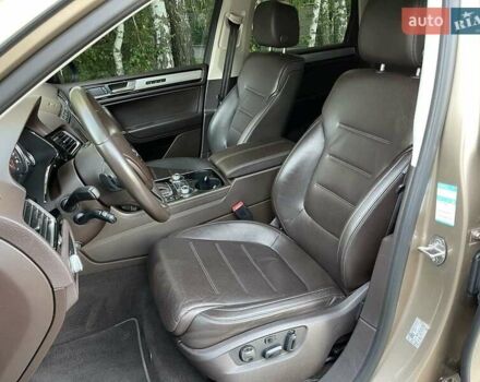 Желтый Фольксваген Туарег, объемом двигателя 3 л и пробегом 239 тыс. км за 32000 $, фото 10 на Automoto.ua