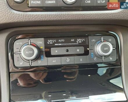 Желтый Фольксваген Туарег, объемом двигателя 3 л и пробегом 239 тыс. км за 32000 $, фото 15 на Automoto.ua