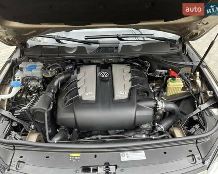 Желтый Фольксваген Туарег, объемом двигателя 3 л и пробегом 239 тыс. км за 32000 $, фото 24 на Automoto.ua