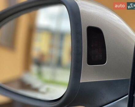 Желтый Фольксваген Туарег, объемом двигателя 3 л и пробегом 239 тыс. км за 32000 $, фото 19 на Automoto.ua