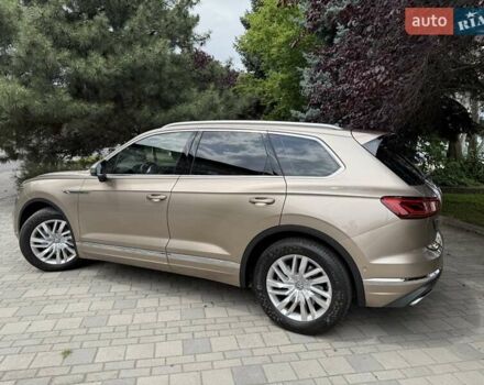 Желтый Фольксваген Туарег, объемом двигателя 2.99 л и пробегом 123 тыс. км за 43900 $, фото 3 на Automoto.ua