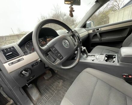 Серый Фольксваген Туарег, объемом двигателя 2.5 л и пробегом 320 тыс. км за 4500 $, фото 9 на Automoto.ua