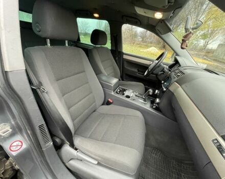 Серый Фольксваген Туарег, объемом двигателя 2.5 л и пробегом 320 тыс. км за 4500 $, фото 13 на Automoto.ua