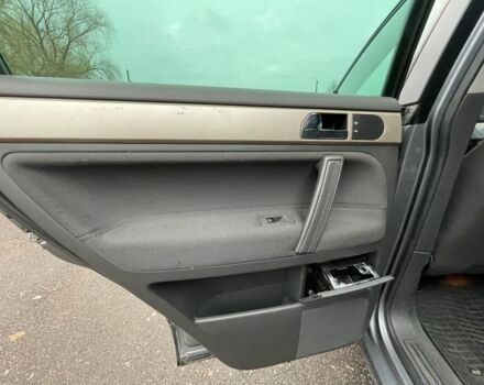 Серый Фольксваген Туарег, объемом двигателя 2.5 л и пробегом 320 тыс. км за 4500 $, фото 16 на Automoto.ua