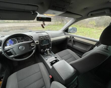 Серый Фольксваген Туарег, объемом двигателя 2.5 л и пробегом 320 тыс. км за 4500 $, фото 8 на Automoto.ua