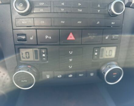 Серый Фольксваген Туарег, объемом двигателя 3 л и пробегом 230 тыс. км за 12500 $, фото 14 на Automoto.ua