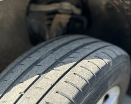 Серый Фольксваген Туарег, объемом двигателя 3 л и пробегом 230 тыс. км за 12500 $, фото 2 на Automoto.ua