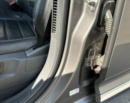 Серый Фольксваген Туарег, объемом двигателя 3 л и пробегом 230 тыс. км за 12500 $, фото 7 на Automoto.ua