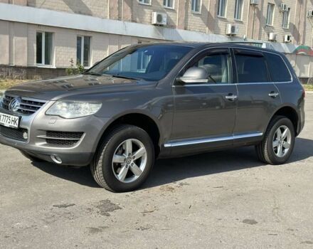 Серый Фольксваген Туарег, объемом двигателя 3 л и пробегом 230 тыс. км за 12500 $, фото 5 на Automoto.ua