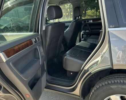 Серый Фольксваген Туарег, объемом двигателя 3 л и пробегом 230 тыс. км за 12500 $, фото 13 на Automoto.ua