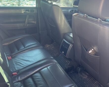 Серый Фольксваген Туарег, объемом двигателя 2.5 л и пробегом 260 тыс. км за 7600 $, фото 6 на Automoto.ua