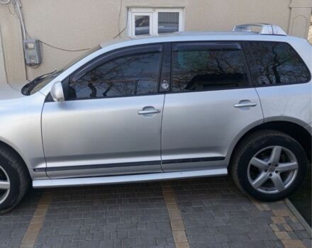 Серый Фольксваген Туарег, объемом двигателя 2.5 л и пробегом 260 тыс. км за 7600 $, фото 1 на Automoto.ua