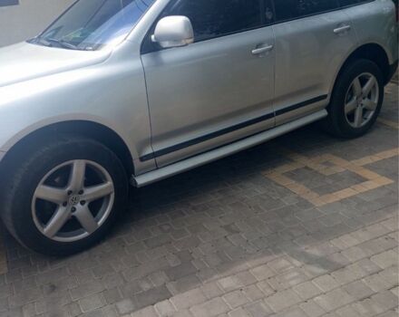 Серый Фольксваген Туарег, объемом двигателя 2.5 л и пробегом 260 тыс. км за 7600 $, фото 3 на Automoto.ua