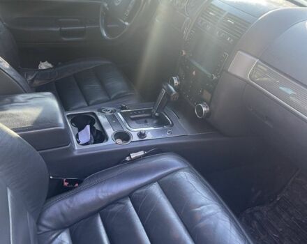 Серый Фольксваген Туарег, объемом двигателя 2.5 л и пробегом 260 тыс. км за 7600 $, фото 5 на Automoto.ua