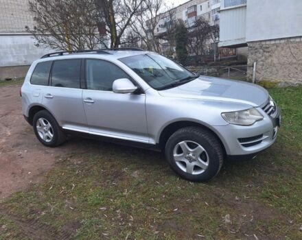 Серый Фольксваген Туарег, объемом двигателя 2.5 л и пробегом 360 тыс. км за 7200 $, фото 2 на Automoto.ua