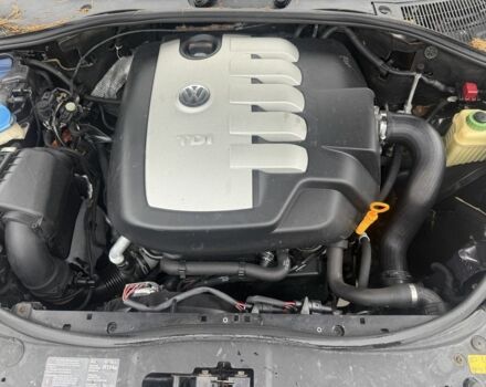 Серый Фольксваген Туарег, объемом двигателя 2.5 л и пробегом 380 тыс. км за 5492 $, фото 7 на Automoto.ua