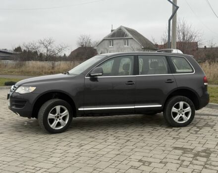 Серый Фольксваген Туарег, объемом двигателя 2.5 л и пробегом 380 тыс. км за 5492 $, фото 2 на Automoto.ua