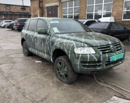 Серый Фольксваген Туарег, объемом двигателя 3.2 л и пробегом 222 тыс. км за 3100 $, фото 3 на Automoto.ua