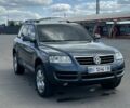 Сірий Фольксваген Туарег, об'ємом двигуна 3.2 л та пробігом 305 тис. км за 6500 $, фото 1 на Automoto.ua