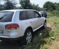 Сірий Фольксваген Туарег, об'ємом двигуна 5 л та пробігом 326 тис. км за 5800 $, фото 1 на Automoto.ua