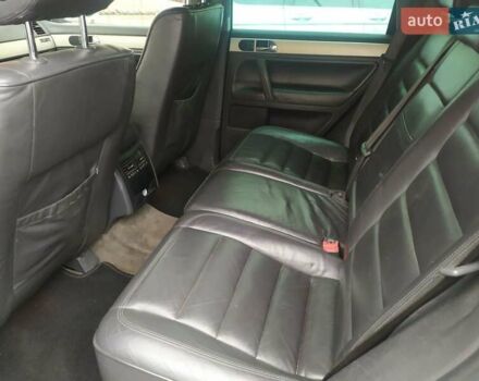 Серый Фольксваген Туарег, объемом двигателя 2.46 л и пробегом 300 тыс. км за 7499 $, фото 29 на Automoto.ua