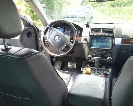 Сірий Фольксваген Туарег, об'ємом двигуна 5 л та пробігом 326 тис. км за 5800 $, фото 2 на Automoto.ua