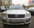 Серый Фольксваген Туарег, объемом двигателя 2.46 л и пробегом 300 тыс. км за 7499 $, фото 8 на Automoto.ua