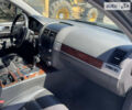 Серый Фольксваген Туарег, объемом двигателя 3.2 л и пробегом 242 тыс. км за 7500 $, фото 16 на Automoto.ua