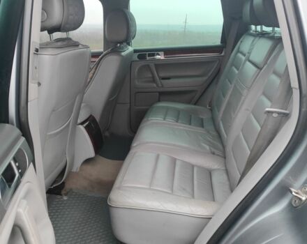 Серый Фольксваген Туарег, объемом двигателя 3.2 л и пробегом 219 тыс. км за 7300 $, фото 5 на Automoto.ua