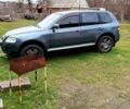Серый Фольксваген Туарег, объемом двигателя 4.2 л и пробегом 216 тыс. км за 5000 $, фото 1 на Automoto.ua