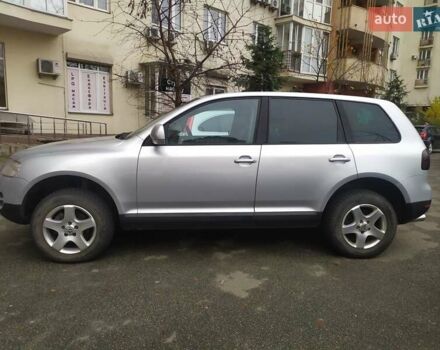 Серый Фольксваген Туарег, объемом двигателя 2.46 л и пробегом 300 тыс. км за 7499 $, фото 1 на Automoto.ua