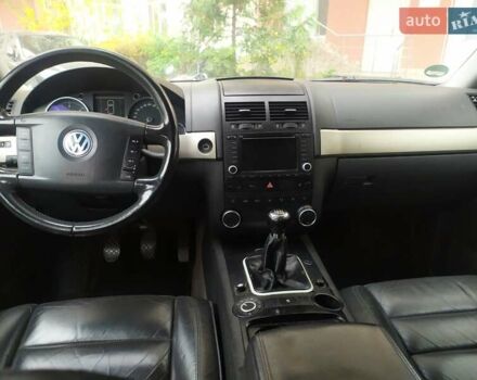 Серый Фольксваген Туарег, объемом двигателя 2.46 л и пробегом 300 тыс. км за 7499 $, фото 20 на Automoto.ua