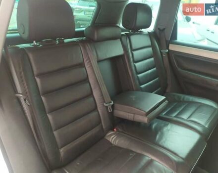 Серый Фольксваген Туарег, объемом двигателя 2.46 л и пробегом 300 тыс. км за 7499 $, фото 31 на Automoto.ua