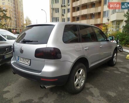 Серый Фольксваген Туарег, объемом двигателя 2.46 л и пробегом 300 тыс. км за 7499 $, фото 4 на Automoto.ua