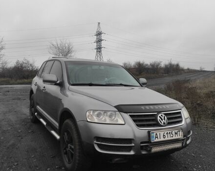 Серый Фольксваген Туарег, объемом двигателя 3.2 л и пробегом 219 тыс. км за 7300 $, фото 2 на Automoto.ua
