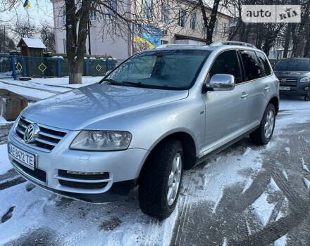 Сірий Фольксваген Туарег, об'ємом двигуна 5 л та пробігом 300 тис. км за 9000 $, фото 2 на Automoto.ua