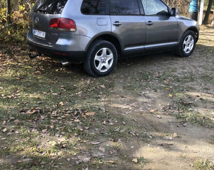 Сірий Фольксваген Туарег, об'ємом двигуна 2.46 л та пробігом 372 тис. км за 5600 $, фото 3 на Automoto.ua