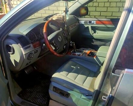 Серый Фольксваген Туарег, объемом двигателя 4.9 л и пробегом 260 тыс. км за 6000 $, фото 8 на Automoto.ua