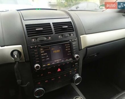 Серый Фольксваген Туарег, объемом двигателя 2.46 л и пробегом 300 тыс. км за 7499 $, фото 22 на Automoto.ua