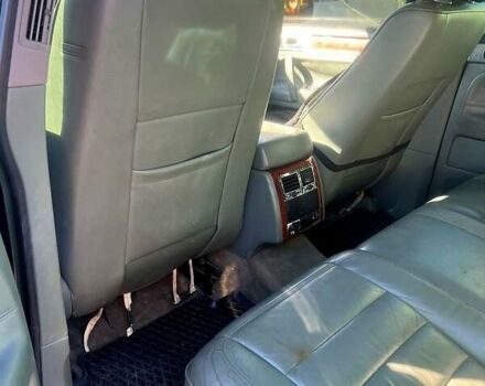 Серый Фольксваген Туарег, объемом двигателя 4.9 л и пробегом 260 тыс. км за 6000 $, фото 4 на Automoto.ua