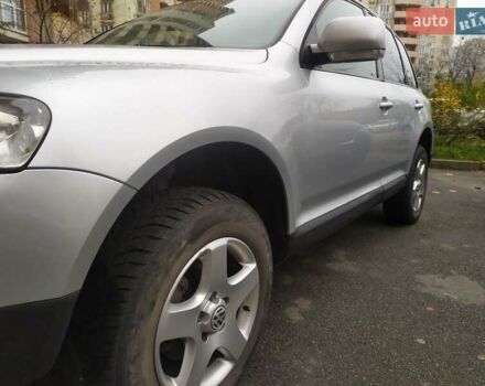 Серый Фольксваген Туарег, объемом двигателя 2.46 л и пробегом 300 тыс. км за 7499 $, фото 10 на Automoto.ua