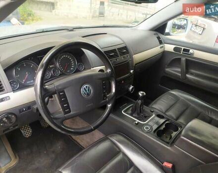 Серый Фольксваген Туарег, объемом двигателя 2.46 л и пробегом 300 тыс. км за 7499 $, фото 19 на Automoto.ua