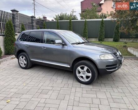 Серый Фольксваген Туарег, объемом двигателя 2.46 л и пробегом 331 тыс. км за 8500 $, фото 4 на Automoto.ua
