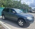 Фольксваген Туарег 2004 в Славянске на Automoto.ua Серый Фольксваген Туарег, объемом двигателя 2.5 л и пробегом 270 тыс. км за 4650 $, фото 1 на Automoto.ua