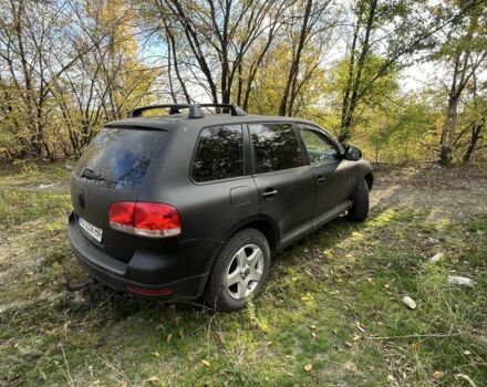 Серый Фольксваген Туарег, объемом двигателя 2.5 л и пробегом 290 тыс. км за 6300 $, фото 2 на Automoto.ua