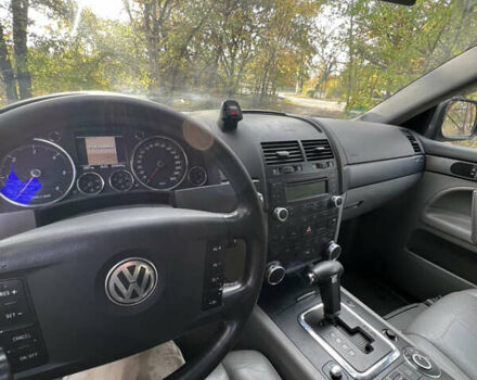 Серый Фольксваген Туарег, объемом двигателя 2.5 л и пробегом 313 тыс. км за 6000 $, фото 12 на Automoto.ua