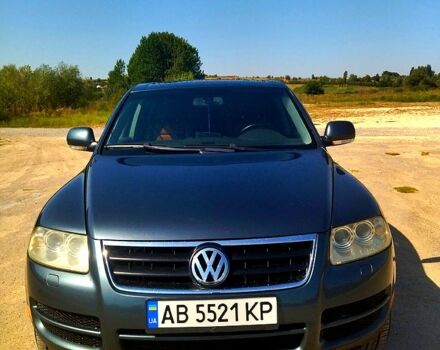 Серый Фольксваген Туарег, объемом двигателя 4.2 л и пробегом 355 тыс. км за 9500 $, фото 1 на Automoto.ua