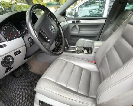 Сірий Фольксваген Туарег, об'ємом двигуна 3.2 л та пробігом 246 тис. км за 8000 $, фото 5 на Automoto.ua